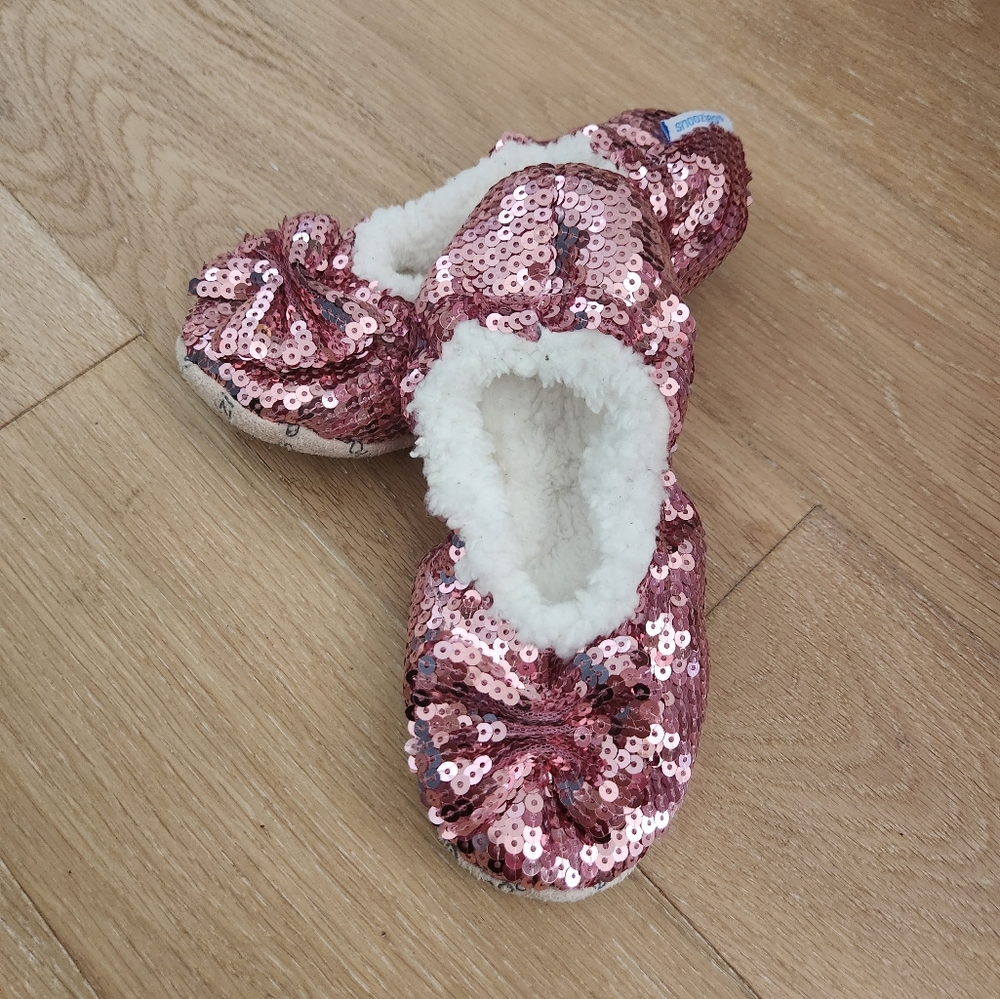 SNOOZIES | NWOT Slippers